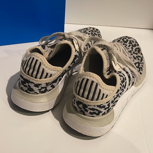 🎉SALE🎉ADIDAS Swift Run X Shoes - Picture 3 of 5